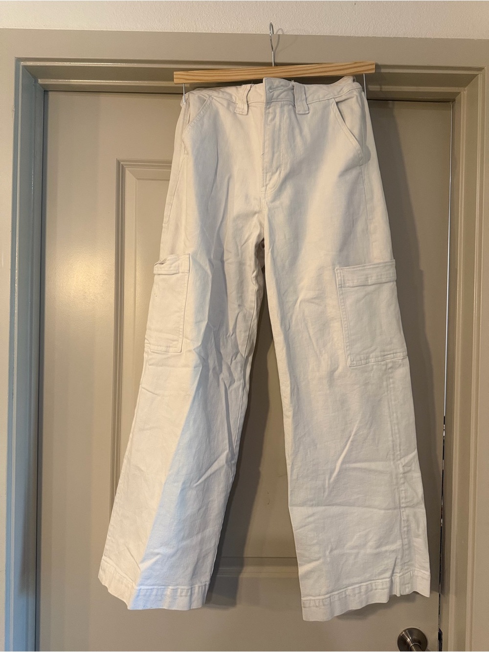 American Eagle White Cargo Pant